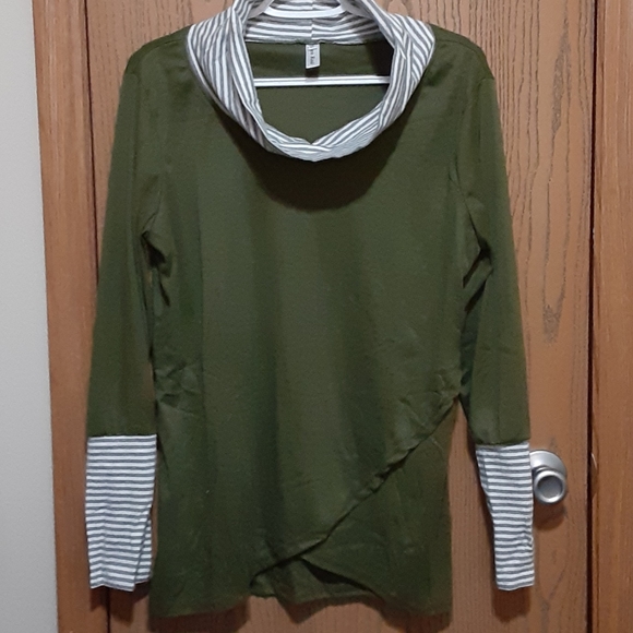 Leo Rosi Women's Shelly Cowl Neck Top - Picture 6 of 8